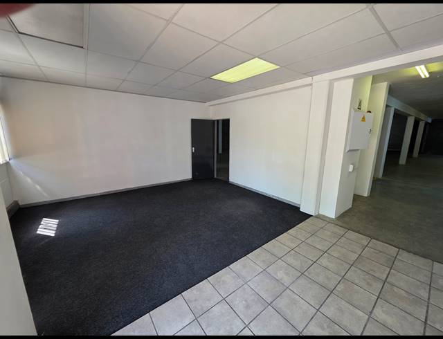 550M² WAREHOUSE TO LET IN STORMILL